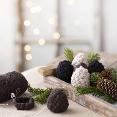 Crochetez des cônes de pin décoratifs