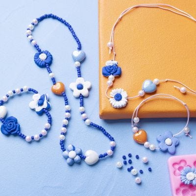 Bijoux décorés de fleurs en pâte polymère