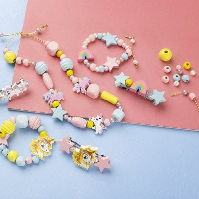 Bijoux en bois et perles de cire