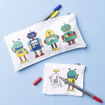 Trousse et porte-monnaie robots décorés avec des feutres textiles