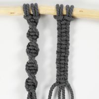 How to tie half knots and square knots