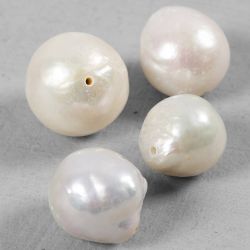 Zoetwaterparels, d 13-14 mm, gatgrootte 0,8 mm, In de lengte geperforeerd, parelmoer, 4 stuk/ 1 doos